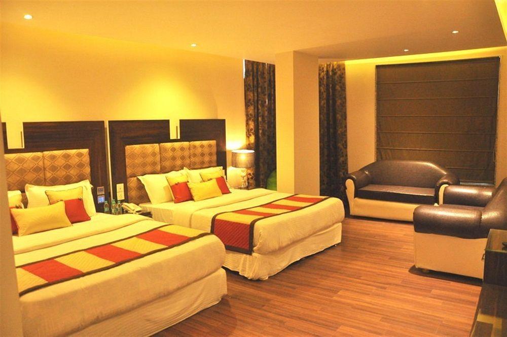 Hotel Uppal International, Near New Delhi Railway Station Exteriör bild